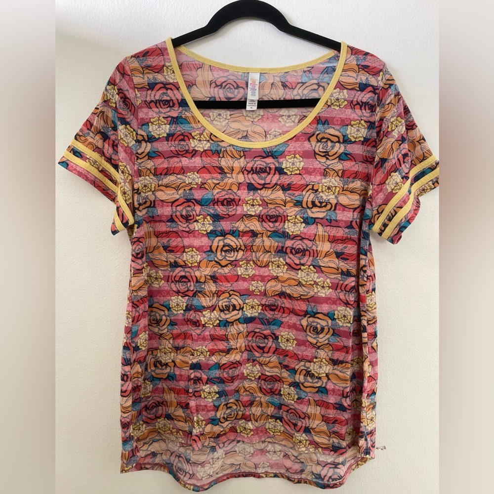 Lularoe Classic Tee - Size XL